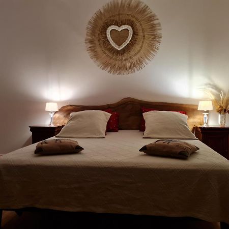 Domaine La Tuilerie Bed and Breakfast Guîtres Exteriör bild