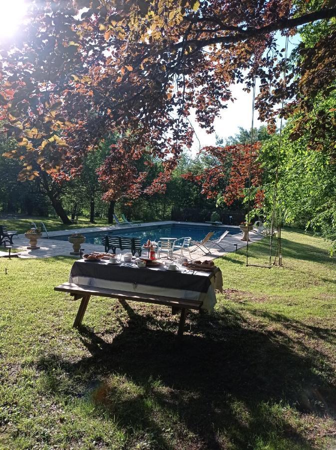 Domaine La Tuilerie Bed and Breakfast Guîtres Exteriör bild