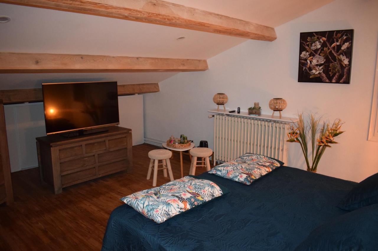 Domaine La Tuilerie Bed and Breakfast Guîtres Exteriör bild